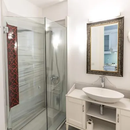 Designer 1-bdr In Trendy Neighborhood