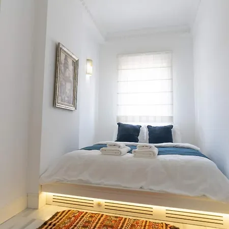 Designer 1-bdr In Trendy Neighborhood Istanbul