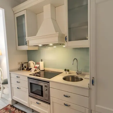 Designer 1-bdr In Trendy Neighborhood