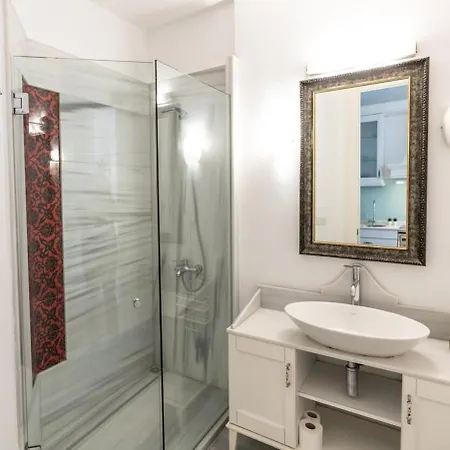 Apartment Designer 1-bdr In Trendy Neighborhood