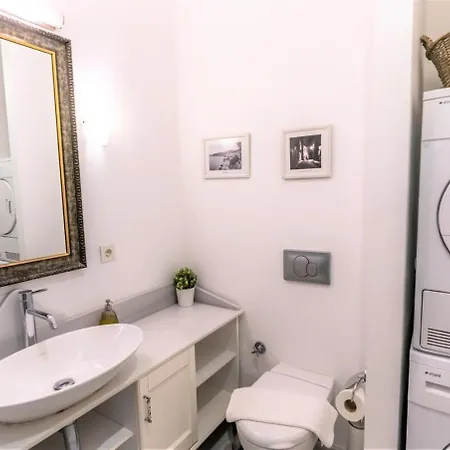 Designer 1-bdr In Trendy Neighborhood Apartment Istanbul