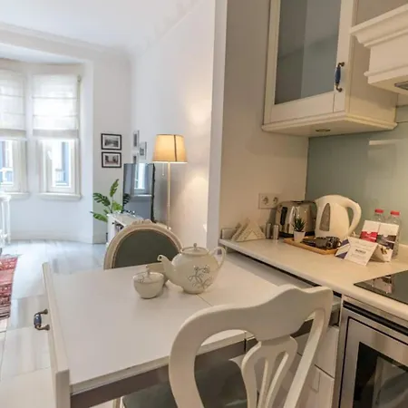 Designer 1-bdr In Trendy Neighborhood